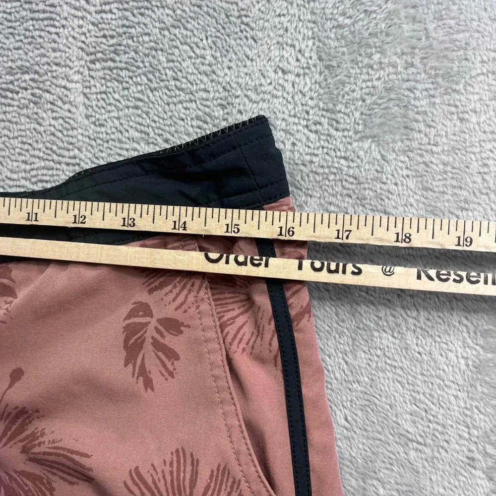 Vuori Cruise Board Shorts Mens 30 Pink Floral Tropical Swim Trunks V314